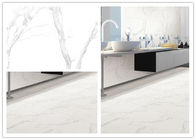 최고 백색 색깔 Carrara 실내 사기그릇은 낮은 흡수율을 타일을 붙입니다